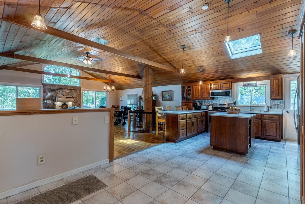 Kingston, New Hampshire, 03848, United States, 3 Bedrooms Bedrooms, ,2.5 BathroomsBathrooms,Residential,Forsale,2002414