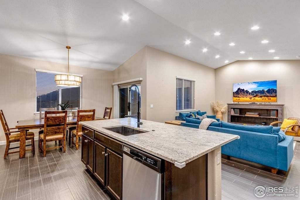 Longmont, Colorado, 80501, United States, 3 Bedrooms Bedrooms, ,2 BathroomsBathrooms,Residential,Forsale,2009201