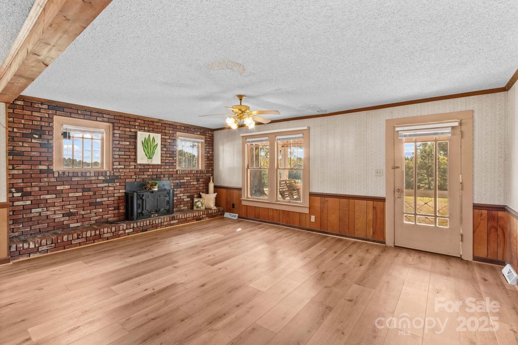 Kannapolis, North Carolina, 28081, United States, 6 Bedrooms Bedrooms, ,4 BathroomsBathrooms,Residential,Forsale,1985977