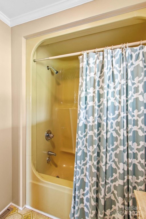 Kannapolis, North Carolina, 28081, United States, 6 Bedrooms Bedrooms, ,4 BathroomsBathrooms,Residential,Forsale,1985977