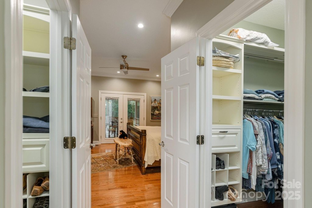 Flat Rock, North Carolina, 28731, United States, 3 Bedrooms Bedrooms, ,3 BathroomsBathrooms,Residential,Forsale,1985995