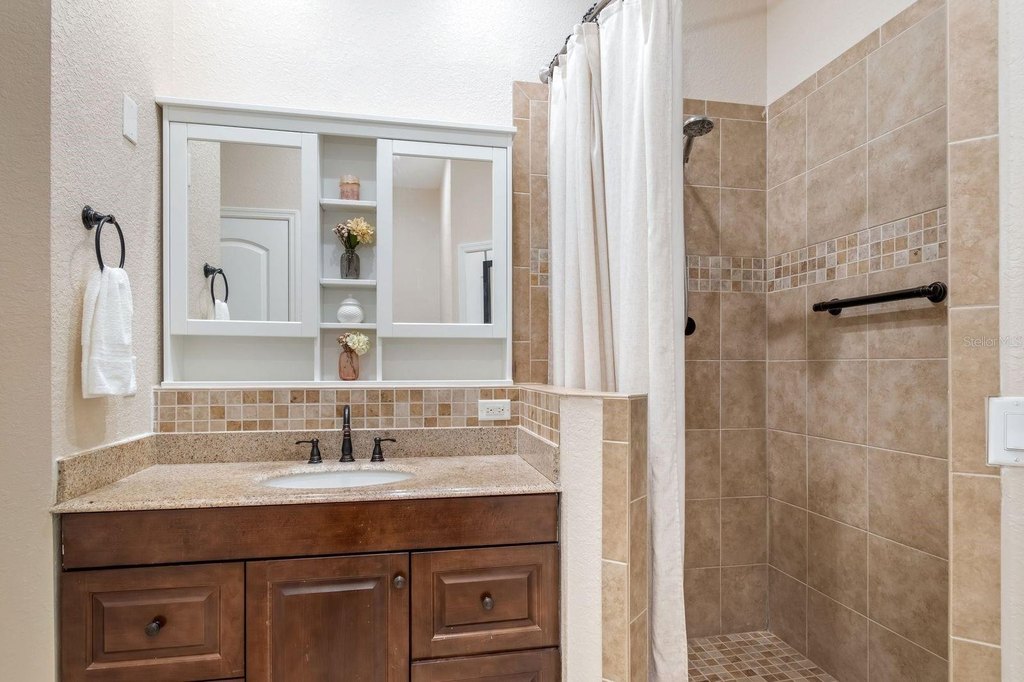 REDDICK, Florida, 32686, United States, 4 Bedrooms Bedrooms, ,4 BathroomsBathrooms,Residential,Forsale,1969786