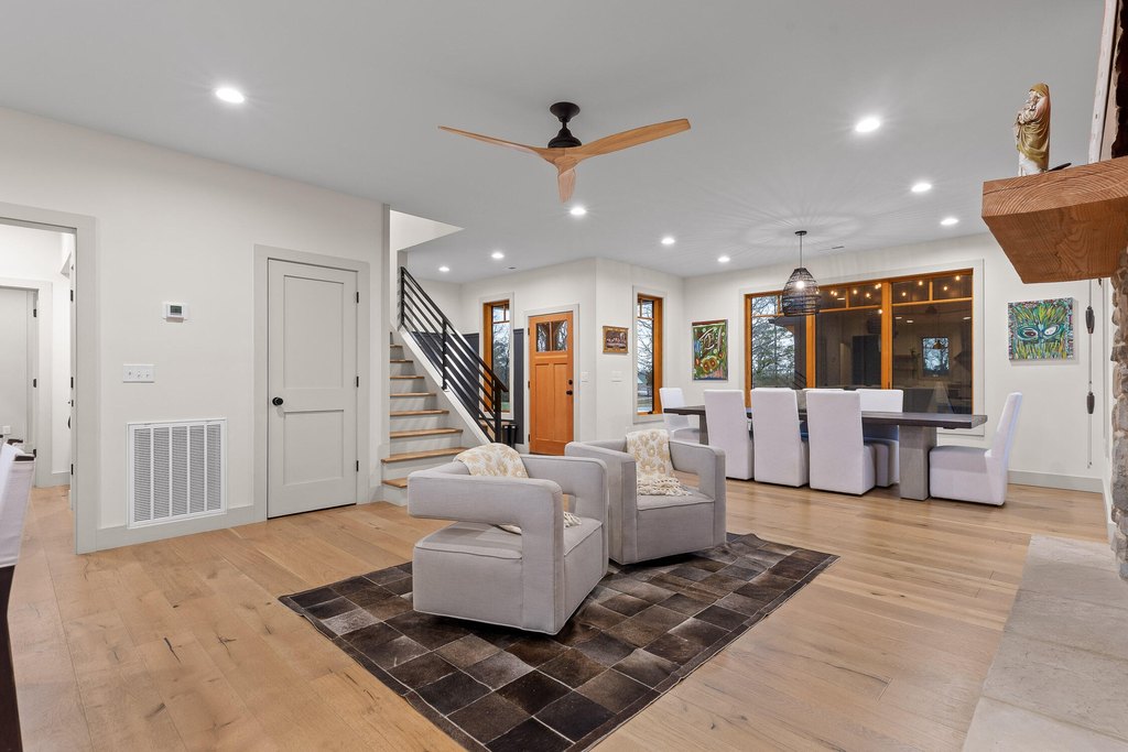 Signal Mountain, Tennessee, 37377, United States, 5 Bedrooms Bedrooms, ,5.5 BathroomsBathrooms,Residential,Forsale,1995324