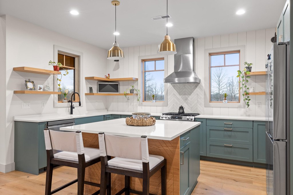 Signal Mountain, Tennessee, 37377, United States, 5 Bedrooms Bedrooms, ,5.5 BathroomsBathrooms,Residential,Forsale,1995324