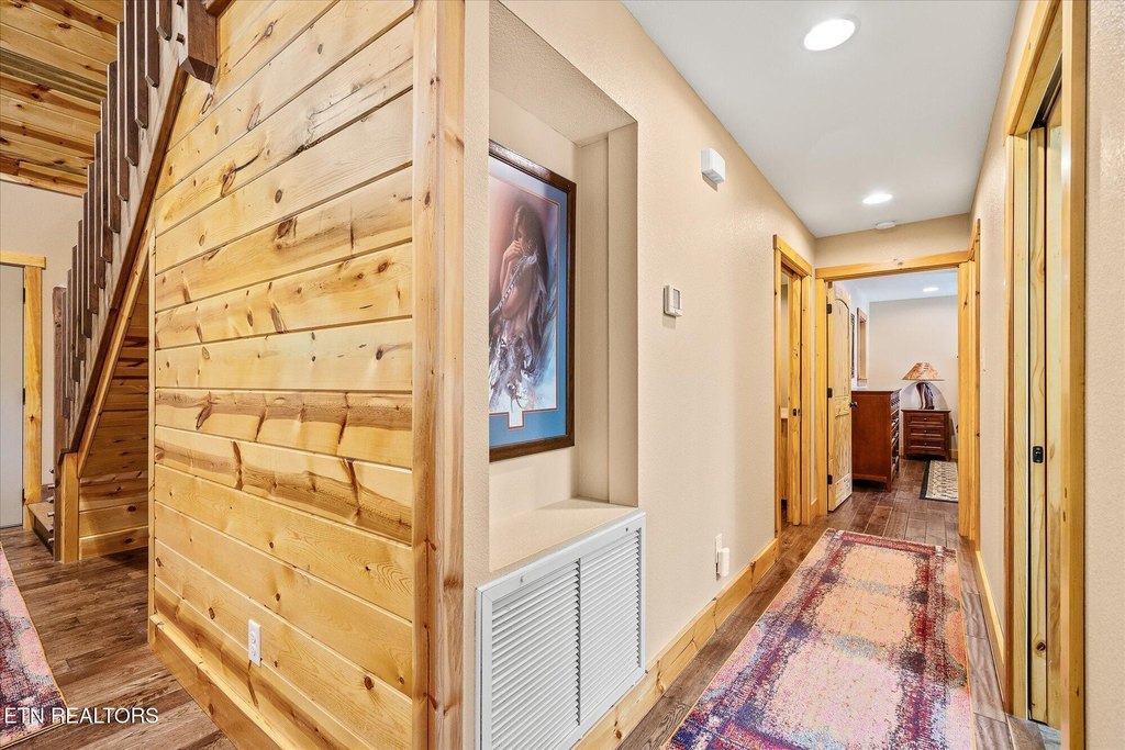 Jamestown, Tennessee, 38556, United States, 2 Bedrooms Bedrooms, ,2.5 BathroomsBathrooms,Residential,Forsale,1929822