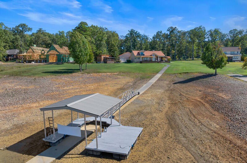 Dandridge, Tennessee, 37725, United States, 5 Bedrooms Bedrooms, ,4.5 BathroomsBathrooms,Residential,Forsale,1962203