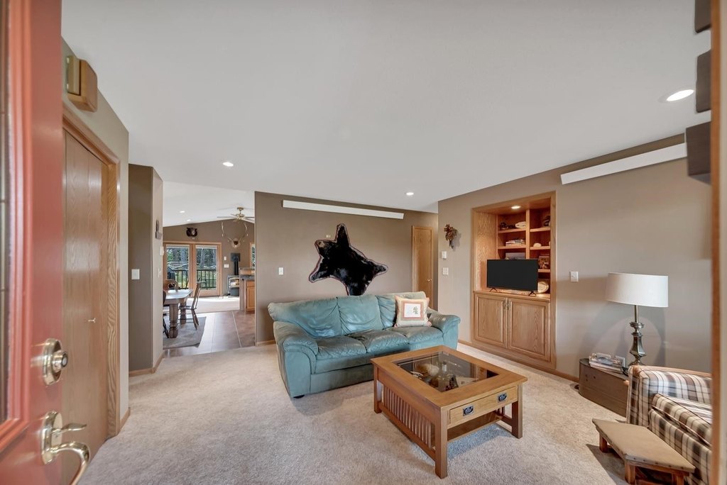 Custer, South Dakota, 57730, United States, 3 Bedrooms Bedrooms, ,2 BathroomsBathrooms,Residential,Forsale,1962258