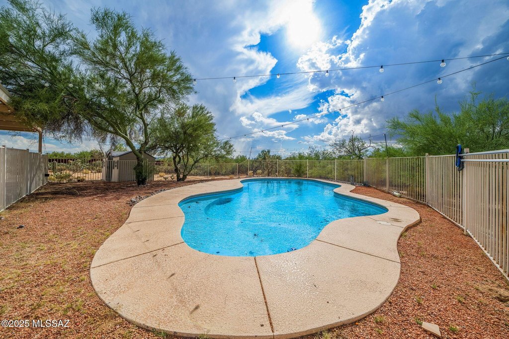 Tucson, Arizona, 85755, United States, 4 Bedrooms Bedrooms, ,2 BathroomsBathrooms,Residential,Forsale,1964333