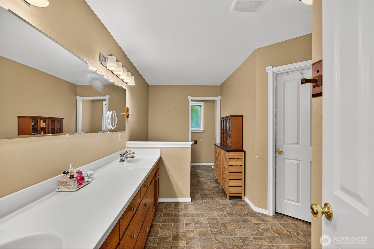 Anacortes, Washington, 98221, United States, 3 Bedrooms Bedrooms, ,2 BathroomsBathrooms,Residential,Forsale,1965872