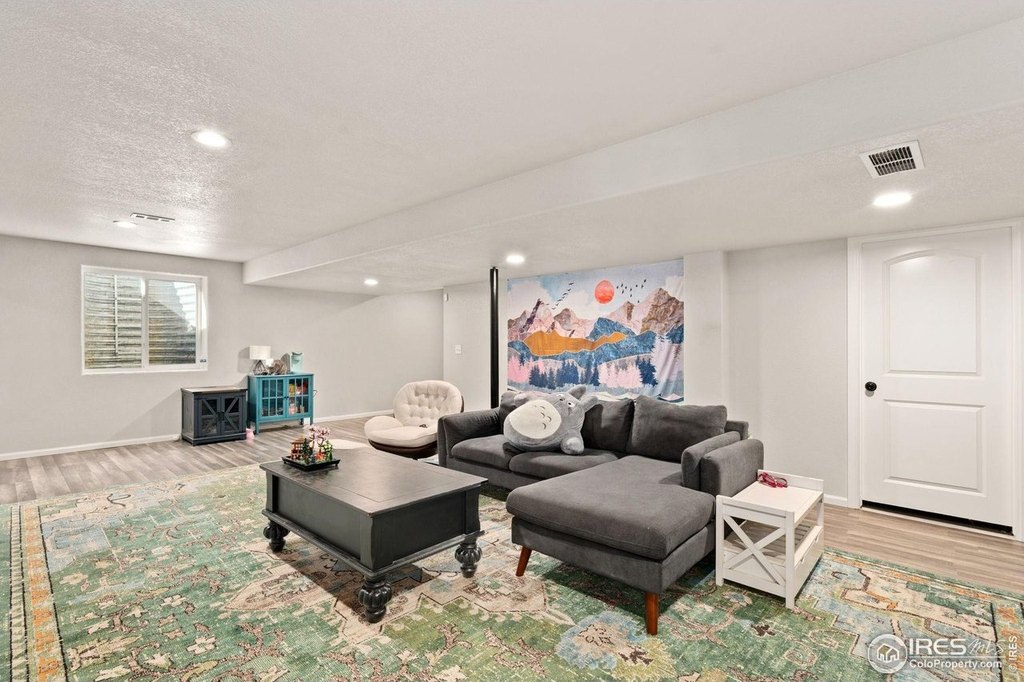 Windsor, Colorado, 80550, United States, 5 Bedrooms Bedrooms, ,3 BathroomsBathrooms,Residential,Forsale,1967217