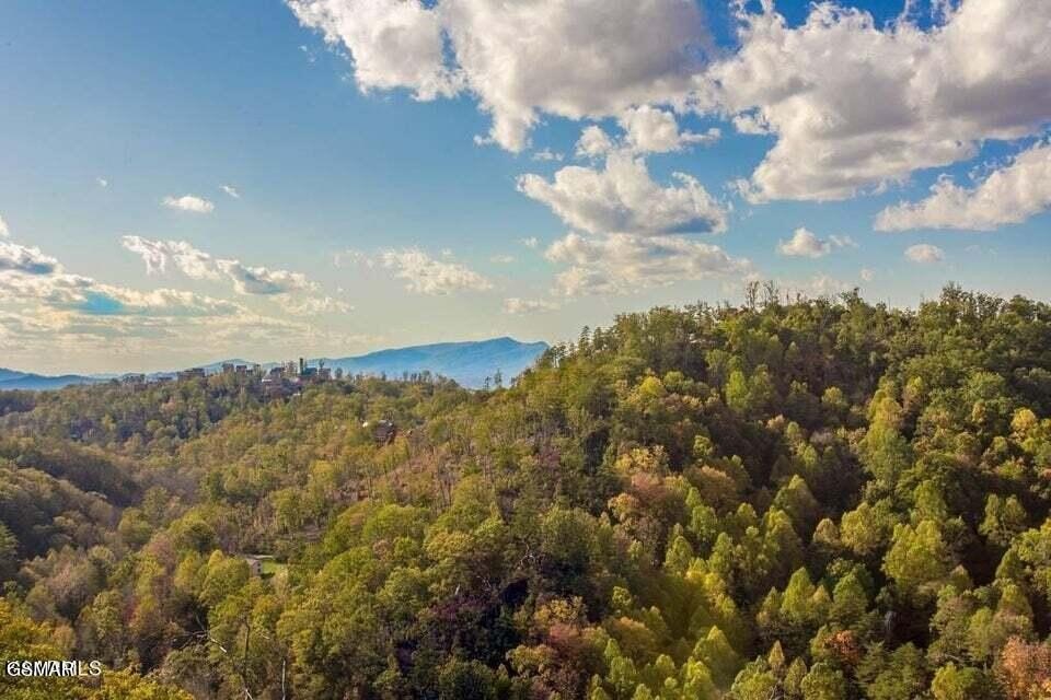 Sevierville, Tennessee, 37876, United States, 5 Bedrooms Bedrooms, ,3.5 BathroomsBathrooms,Residential,Forsale,1973601