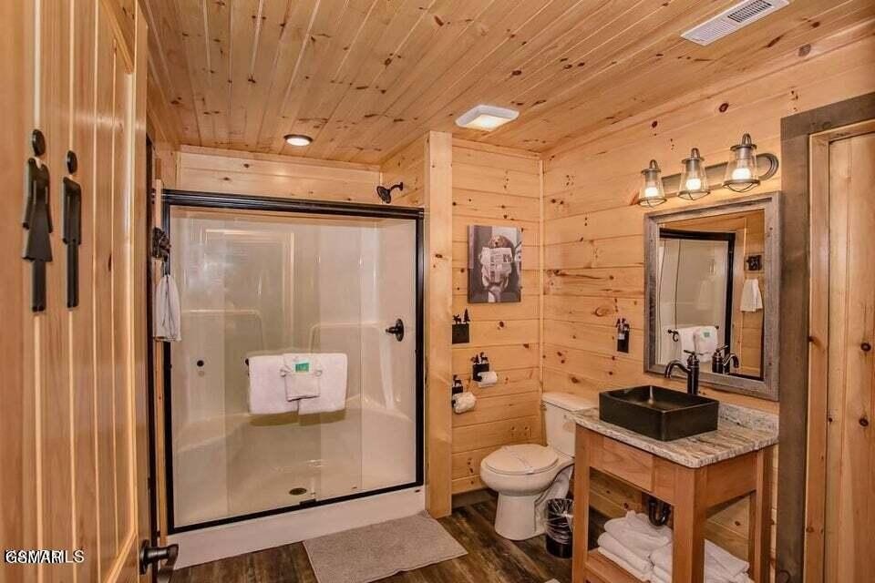 Sevierville, Tennessee, 37876, United States, 5 Bedrooms Bedrooms, ,3.5 BathroomsBathrooms,Residential,Forsale,1973601