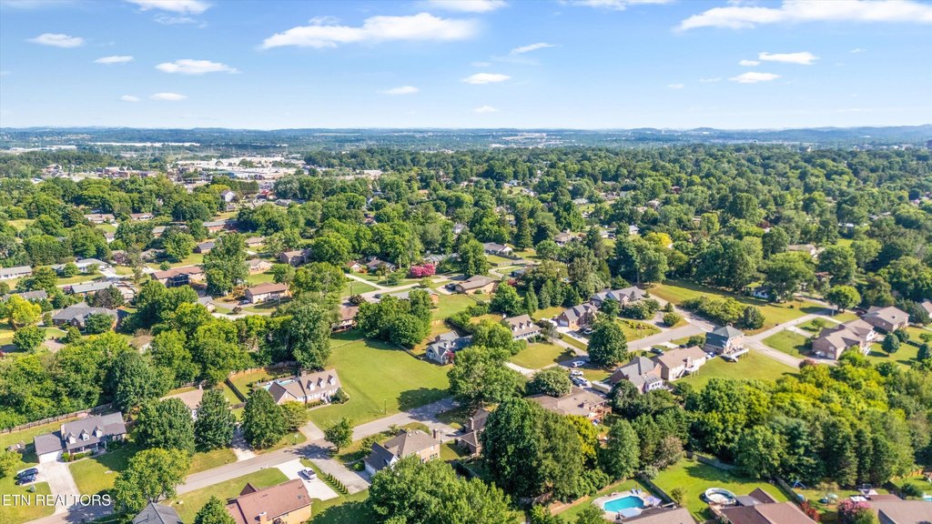 Maryville, Tennessee, 37803, United States, 3 Bedrooms Bedrooms, ,2 BathroomsBathrooms,Residential,Forsale,1952843