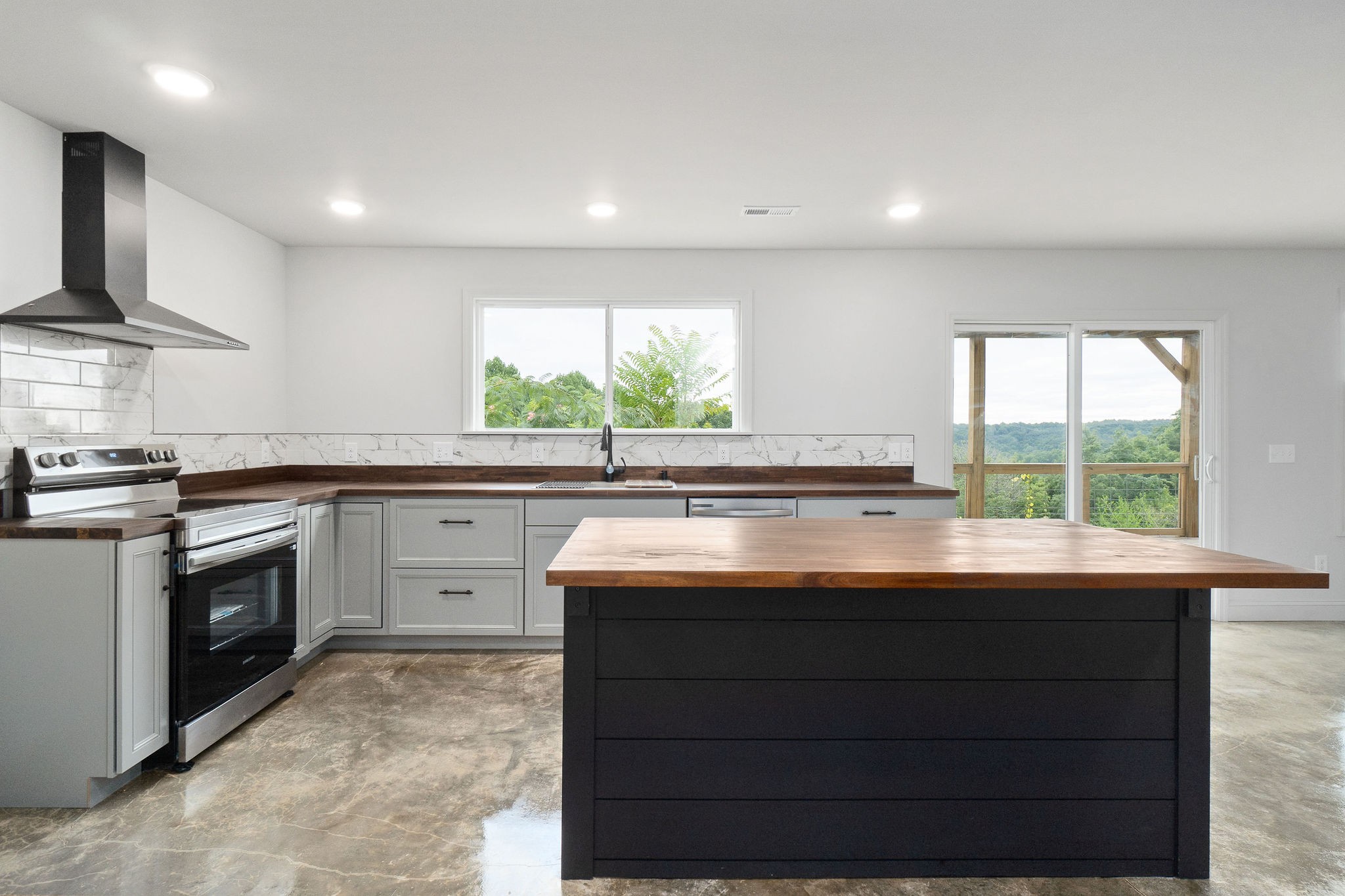 Dowelltown, Tennessee, 37059, United States, 4 Bedrooms Bedrooms, ,3 BathroomsBathrooms,Residential,Forsale,1999477