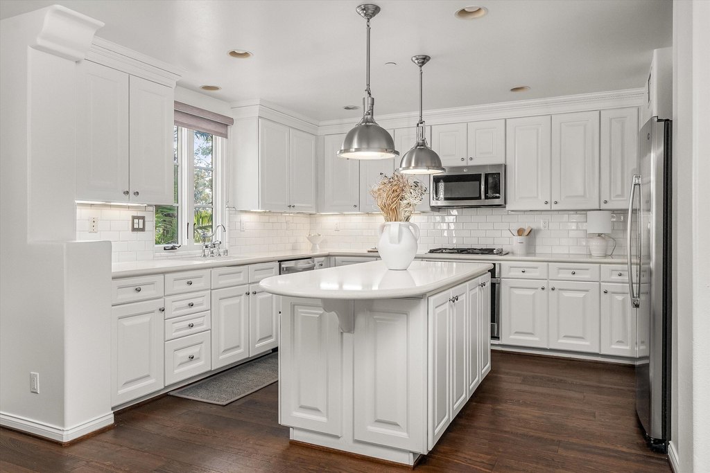 SANTA BARBARA, California, 93101, United States, 2 Bedrooms Bedrooms, ,2.5 BathroomsBathrooms,Residential,Forsale,2004320