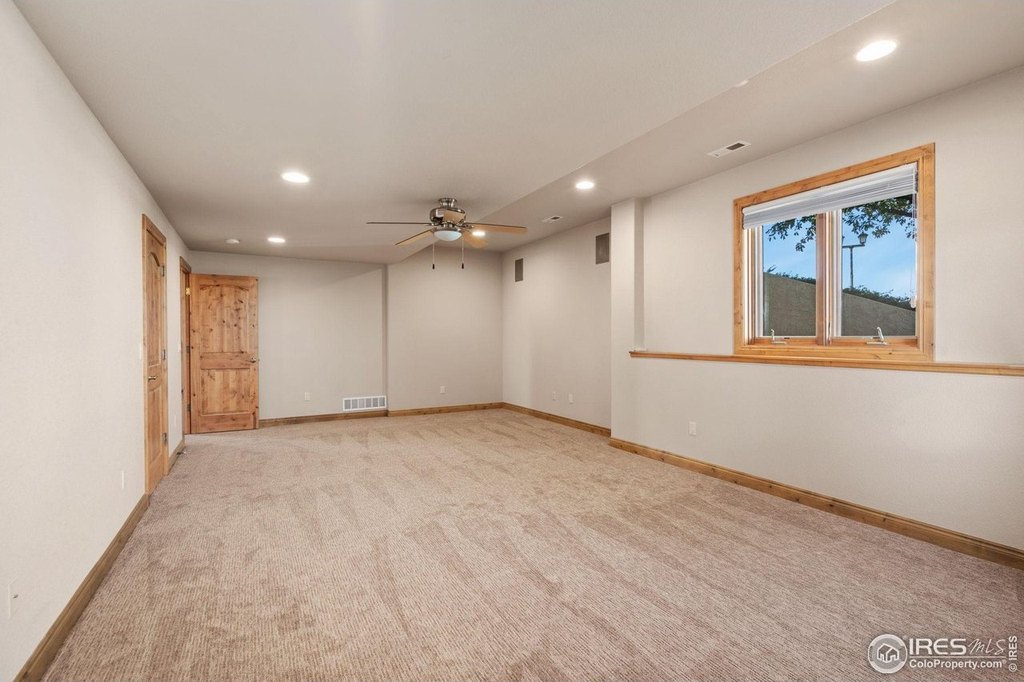 Severance, Colorado, 80610, United States, 5 Bedrooms Bedrooms, ,3.5 BathroomsBathrooms,Residential,Forsale,1967206