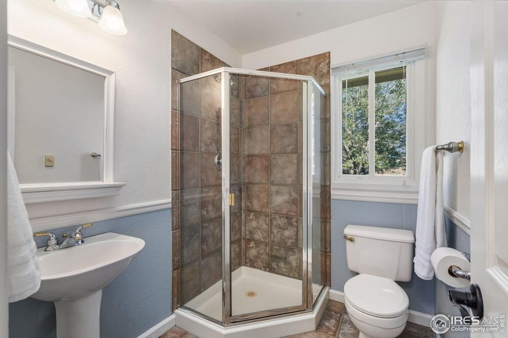 Wellington, Colorado, 80549, United States, 5 Bedrooms Bedrooms, ,3 BathroomsBathrooms,Residential,Forsale,1967205