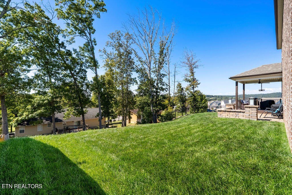 Lenoir City, Tennessee, 37771, United States, 4 Bedrooms Bedrooms, ,3.5 BathroomsBathrooms,Residential,Forsale,1973586