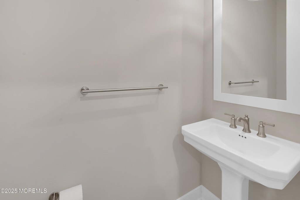 Manalapan, New Jersey, 07726, United States, 3 Bedrooms Bedrooms, ,3.5 BathroomsBathrooms,Residential,Forsale,1984550