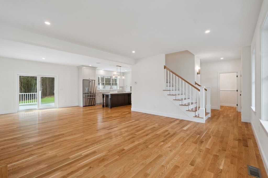 Kittery, Maine, 03905, United States, 4 Bedrooms Bedrooms, ,2.5 BathroomsBathrooms,Residential,Forsale,1968473