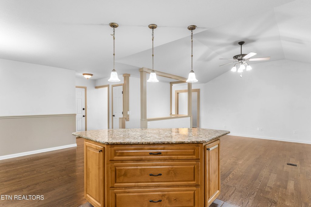 Loudon, Tennessee, 37774, United States, 4 Bedrooms Bedrooms, ,3 BathroomsBathrooms,Residential,Forsale,1971863