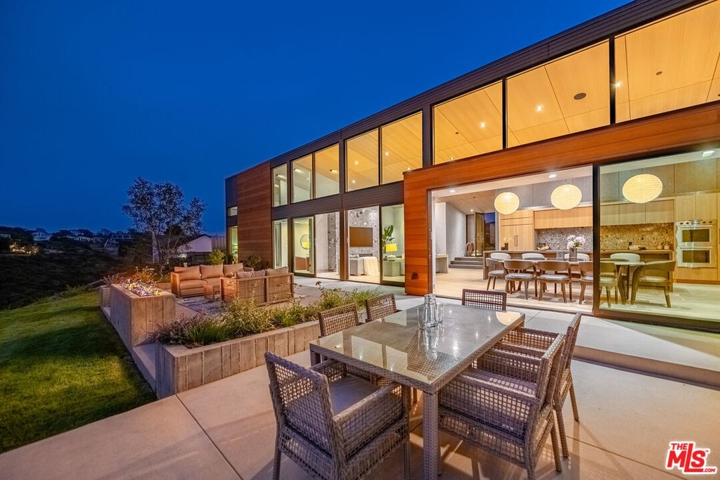 Malibu, California, 90265, United States, 3 Bedrooms Bedrooms, ,3 BathroomsBathrooms,Residential,Forsale,2004062