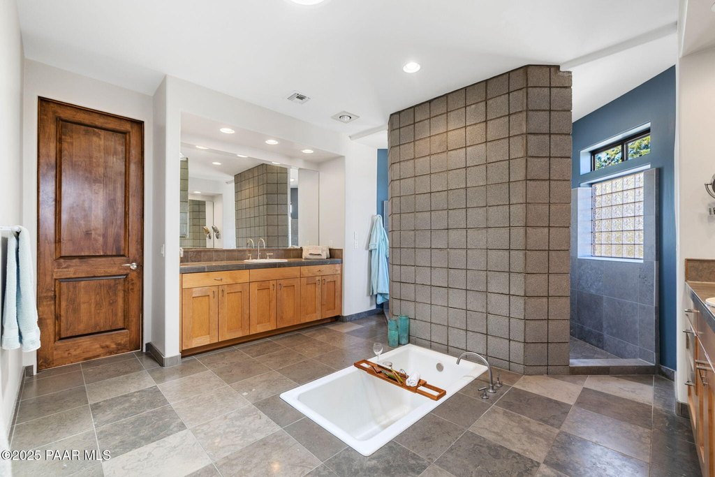 Prescott, Arizona, 86305, United States, 3 Bedrooms Bedrooms, ,2.5 BathroomsBathrooms,Residential,Forsale,1967158