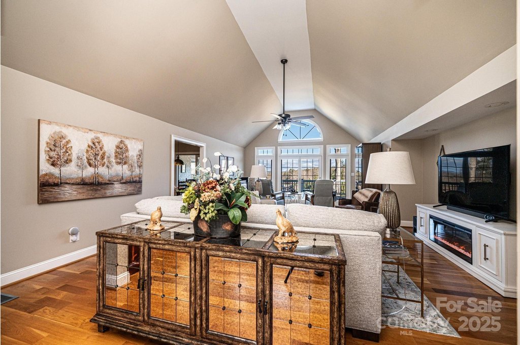 Hickory, North Carolina, 28601, United States, 3 Bedrooms Bedrooms, ,2 BathroomsBathrooms,Residential,Forsale,2014455