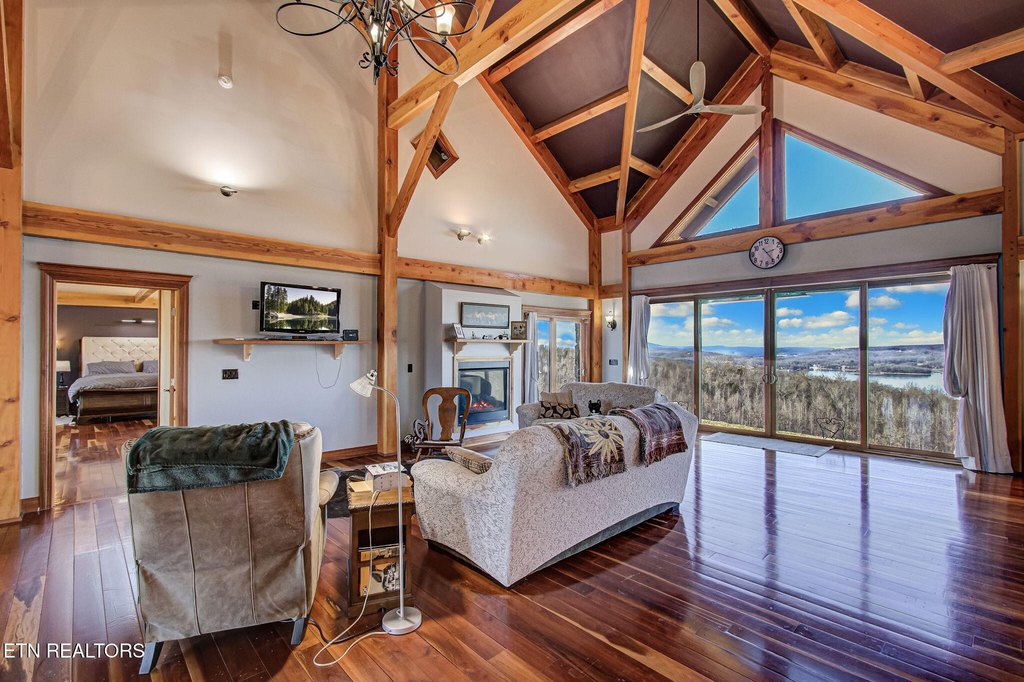 Kingston, Tennessee, 37763, United States, 5 Bedrooms Bedrooms, ,4 BathroomsBathrooms,Residential,Forsale,2012718