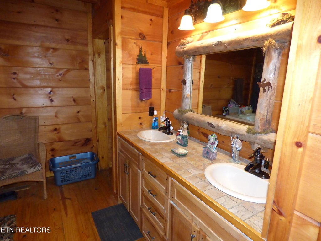 Crossville, Tennessee, 38571, United States, 4 Bedrooms Bedrooms, ,5.5 BathroomsBathrooms,Residential,Forsale,1907867