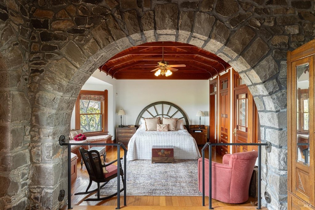 Windsor, California, 95492, United States, 5 Bedrooms Bedrooms, ,4 BathroomsBathrooms,Residential,Forsale,2004744