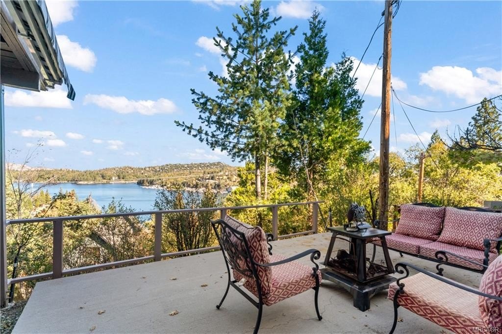 Lake Arrowhead, California, 92352, United States, 2 Bedrooms Bedrooms, ,2 BathroomsBathrooms,Residential,Forsale,1971035