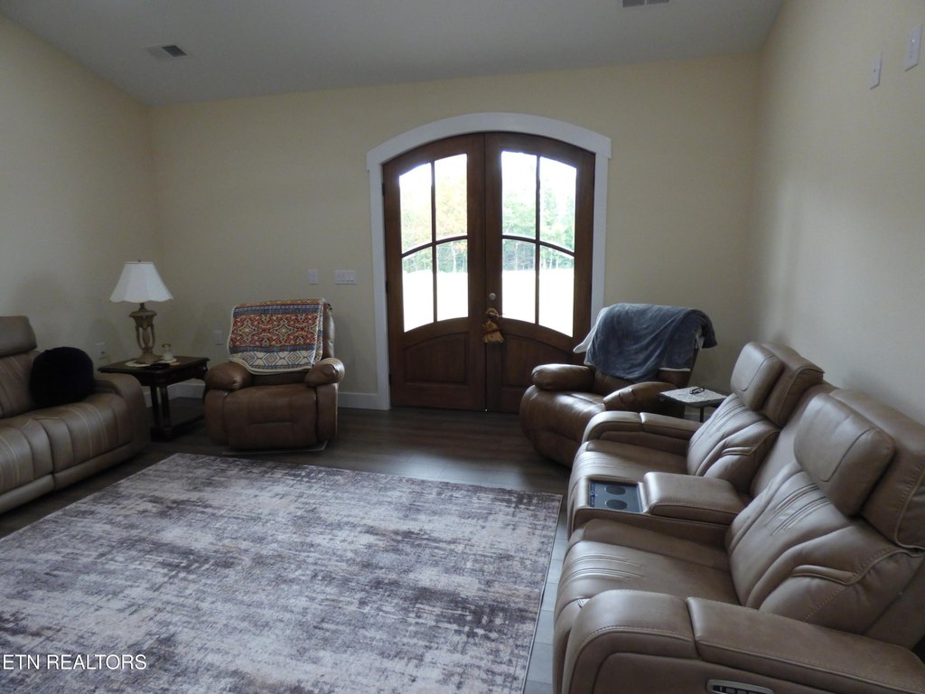 Crossville, Tennessee, 38572, United States, 2 Bedrooms Bedrooms, ,2.5 BathroomsBathrooms,Residential,Forsale,1996593