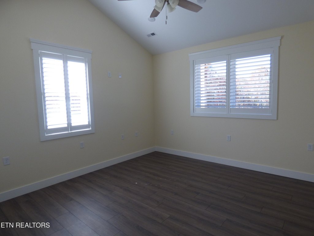 Crossville, Tennessee, 38572, United States, 2 Bedrooms Bedrooms, ,2.5 BathroomsBathrooms,Residential,Forsale,1996593