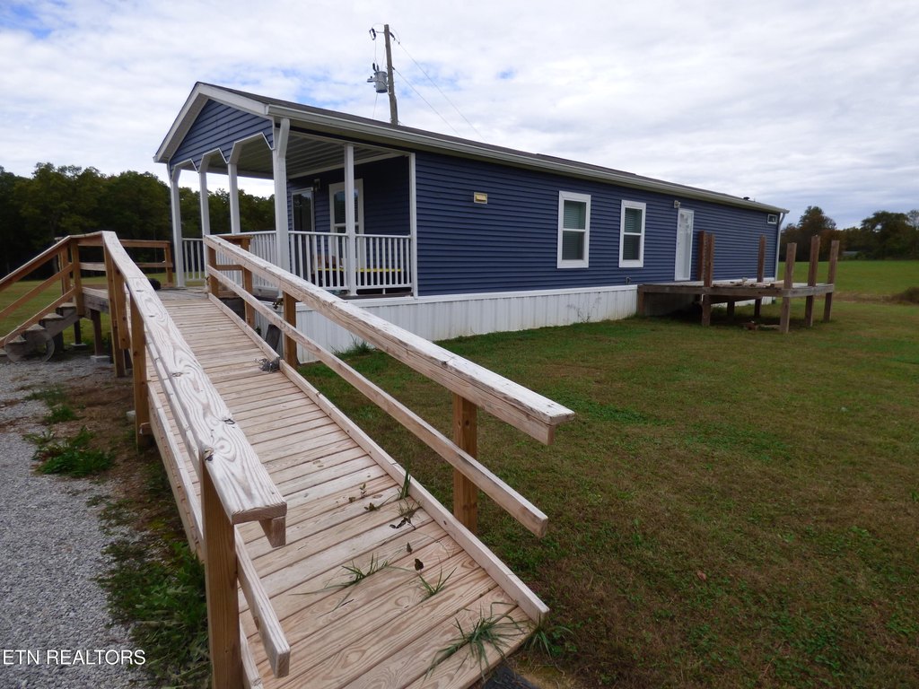 Crossville, Tennessee, 38572, United States, 2 Bedrooms Bedrooms, ,2.5 BathroomsBathrooms,Residential,Forsale,1996593