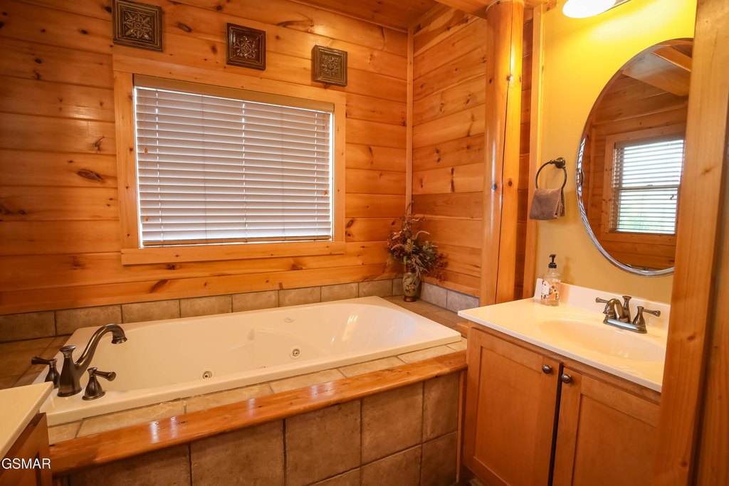 Sevierville, Tennessee, 37862, United States, 4 Bedrooms Bedrooms, ,5.5 BathroomsBathrooms,Residential,Forsale,1999464