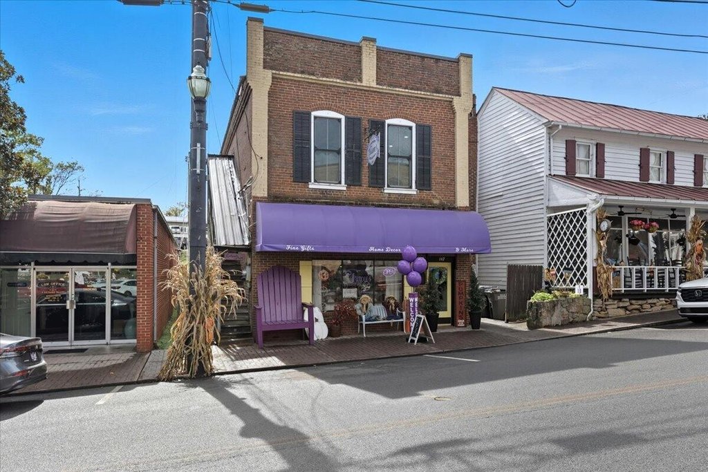 Dandridge, Tennessee, 37725, United States, ,Commercial,Forsale,1988738