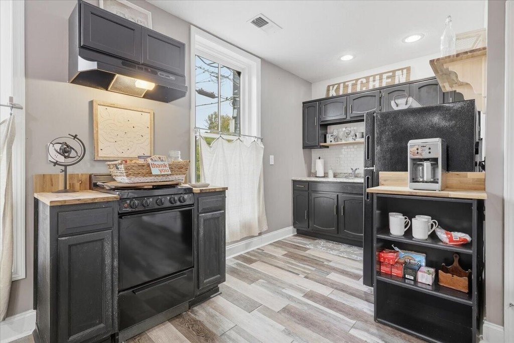 Dandridge, Tennessee, 37725, United States, ,Commercial,Forsale,1988738