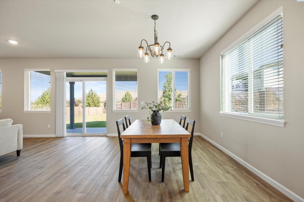 Richland, Washington, 99352, United States, 4 Bedrooms Bedrooms, ,2.5 BathroomsBathrooms,Residential,Forsale,1990696