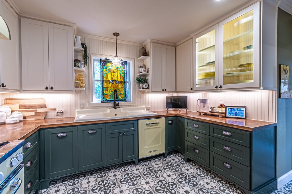 Navasota, Texas, 77868, United States, 4 Bedrooms Bedrooms, ,4.5 BathroomsBathrooms,Residential,Forsale,1973414