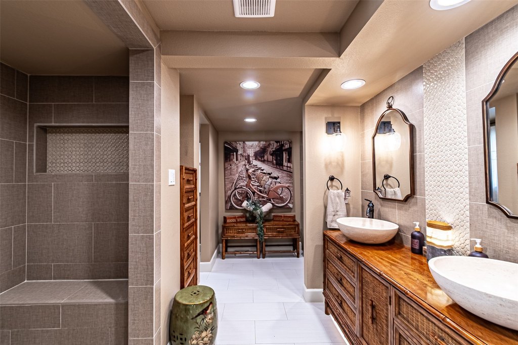 Navasota, Texas, 77868, United States, 4 Bedrooms Bedrooms, ,4.5 BathroomsBathrooms,Residential,Forsale,1973414