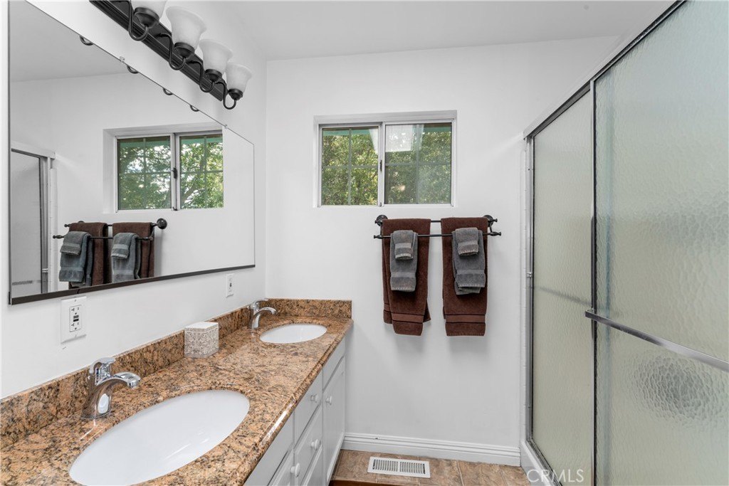 Lake Arrowhead, California, 92352, United States, 4 Bedrooms Bedrooms, ,2.5 BathroomsBathrooms,Residential,Forsale,1971038