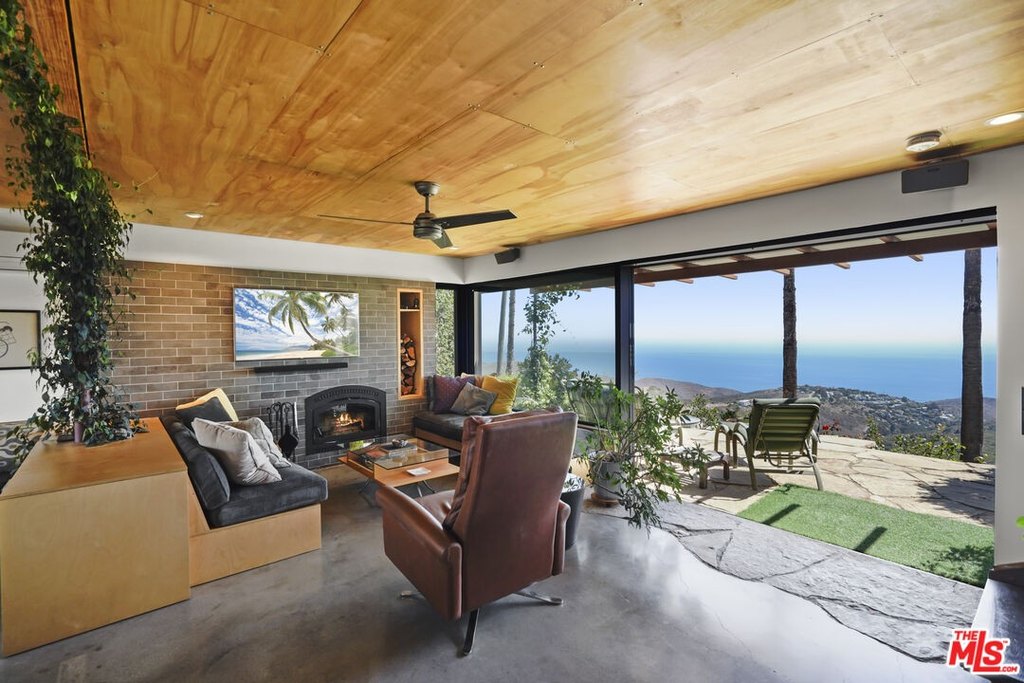 Malibu, California, 90265, United States, 3 Bedrooms Bedrooms, ,2.5 BathroomsBathrooms,Residential,Forsale,2009617