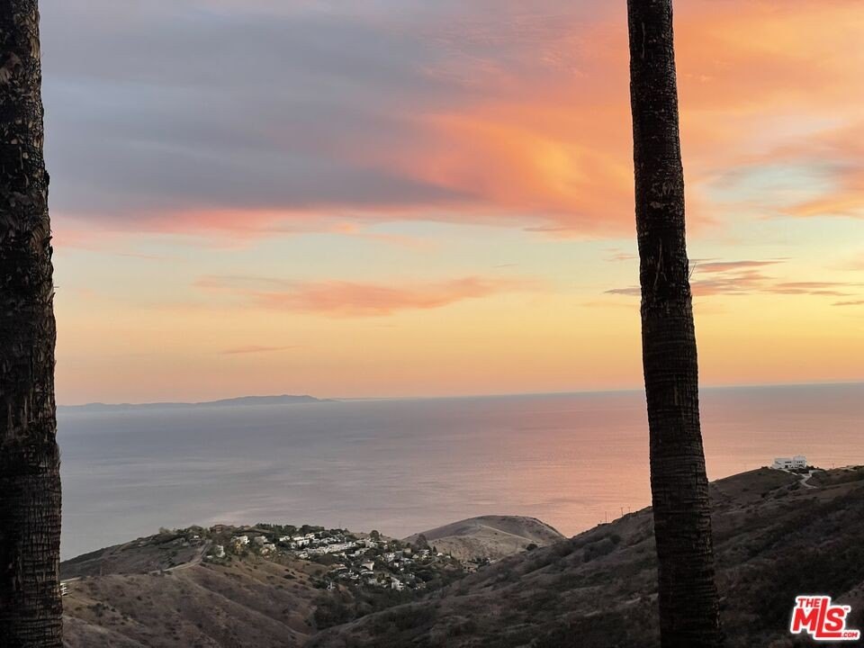 Malibu, California, 90265, United States, 3 Bedrooms Bedrooms, ,2.5 BathroomsBathrooms,Residential,Forsale,2009617