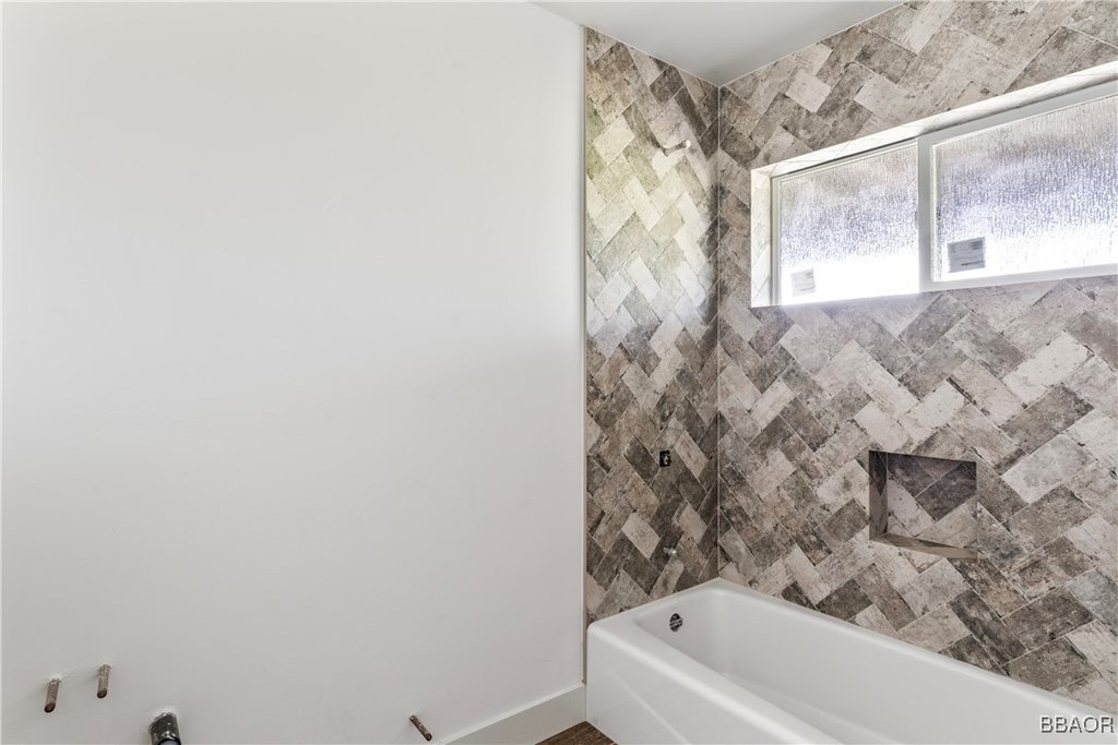 Lake Arrowhead, California, 92352, United States, 3 Bedrooms Bedrooms, ,4 BathroomsBathrooms,Residential,Forsale,1886286