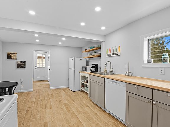 Margate, New Jersey, 08402, United States, 1 Bedroom Bedrooms, ,2 BathroomsBathrooms,Residential,Forsale,1967253