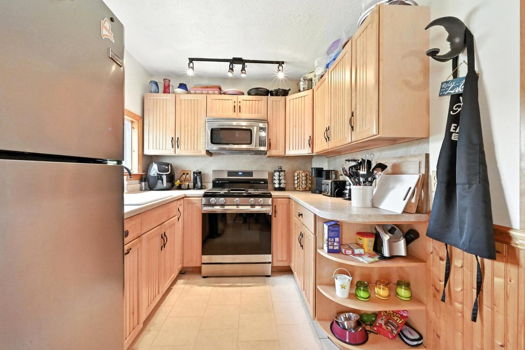 Peru, Maine, 04290, United States, 2 Bedrooms Bedrooms, ,2 BathroomsBathrooms,Residential,Forsale,1941249