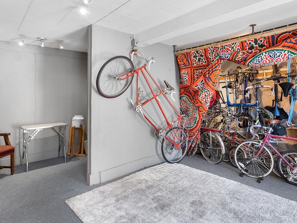 San Anselmo, California, 94960, United States, 2 Bedrooms Bedrooms, ,2 BathroomsBathrooms,Residential,Forsale,1985926