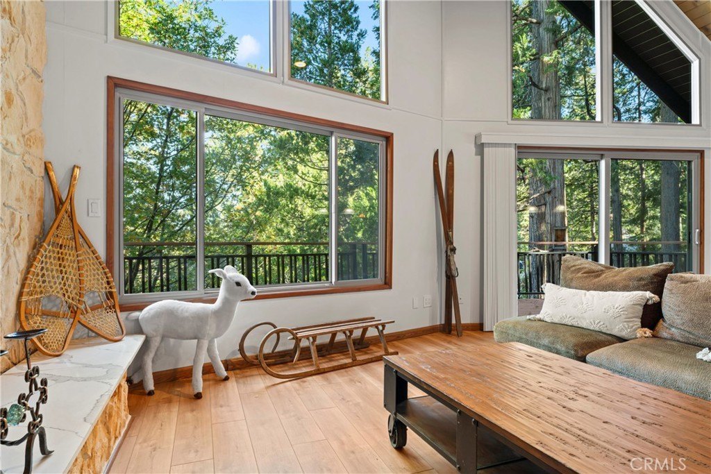 Lake Arrowhead, California, 92352, United States, 4 Bedrooms Bedrooms, ,3 BathroomsBathrooms,Residential,Forsale,1971037