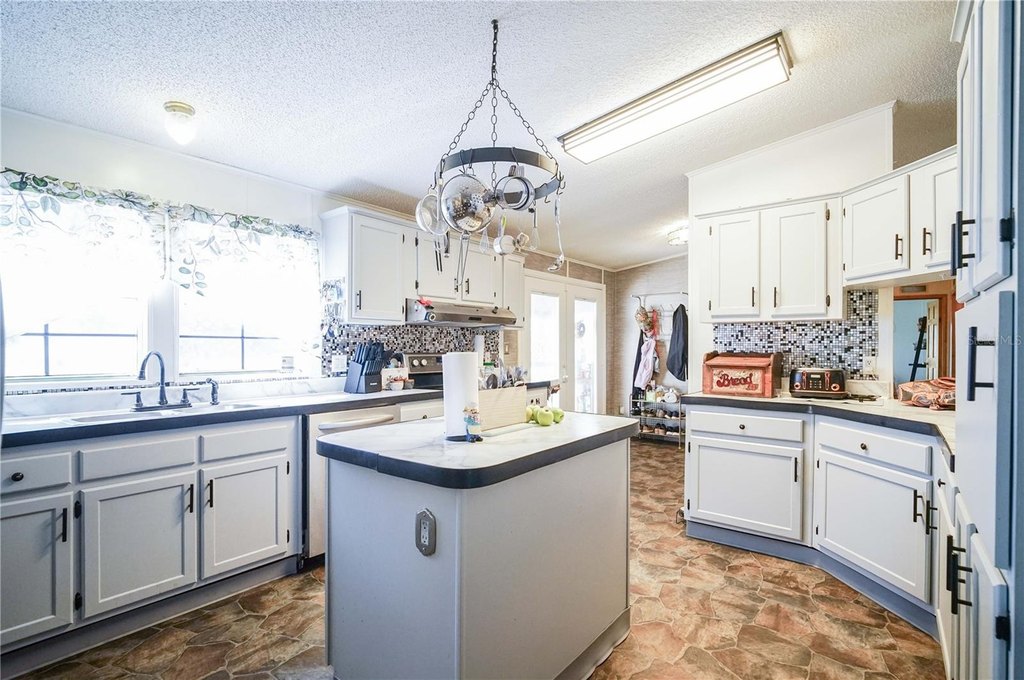 MORRISTON, Florida, 32668, United States, 4 Bedrooms Bedrooms, ,2 BathroomsBathrooms,Residential,Forsale,1994117